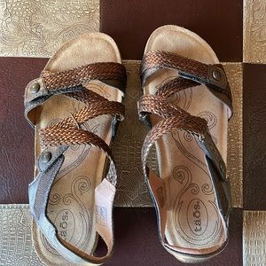 Taos cork sole sandal. NWOT never worn 37 or 6-6-5